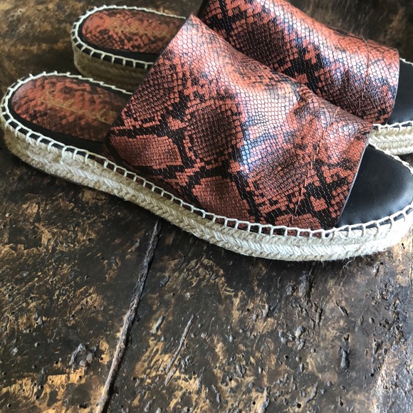 Splendid Thaddeus Slip on in Brick size 10 - Picture 8 of 8